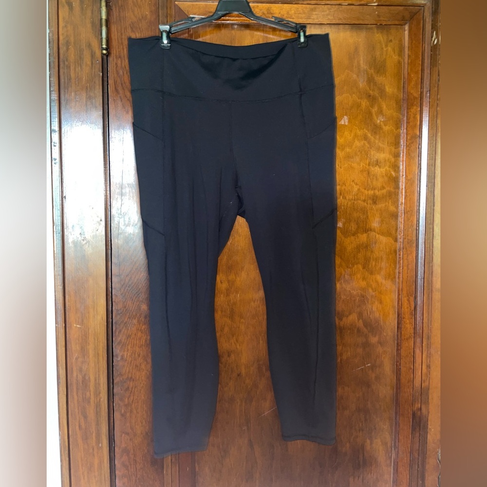 Black Women's Capris - Fabletics